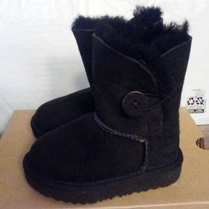 UGG Black Bailey Button II